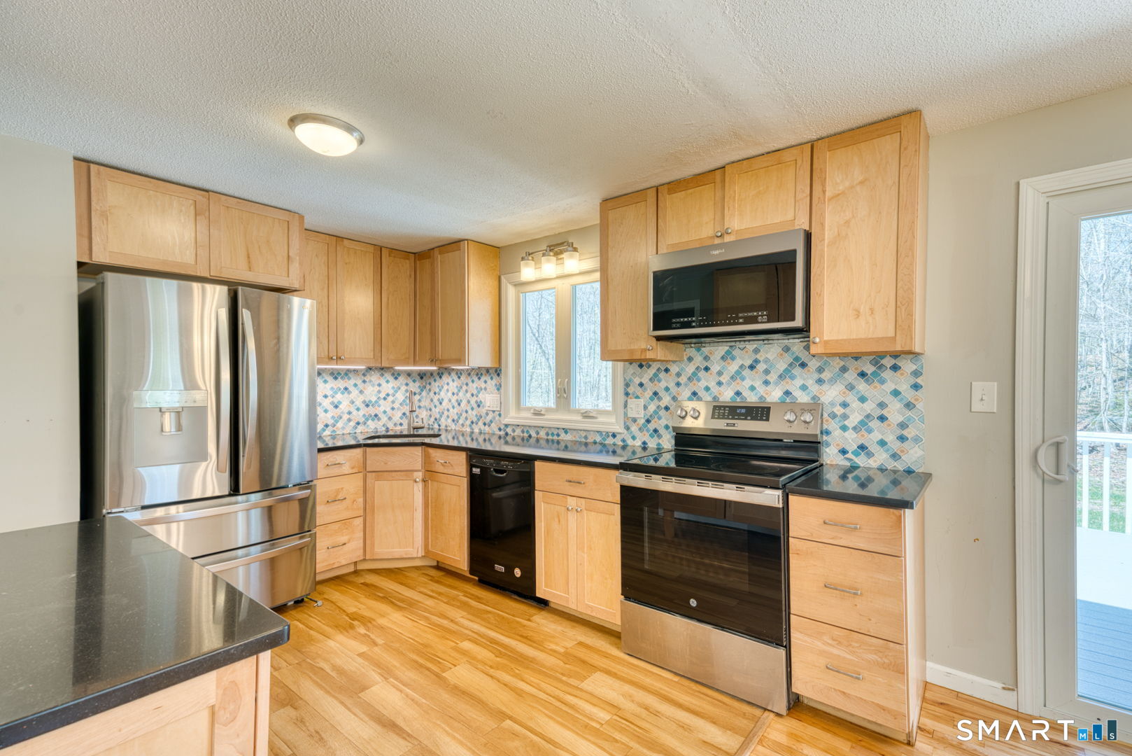 371 Warrenville Road Mansfield, CT 06250 - Photo 14 of 38