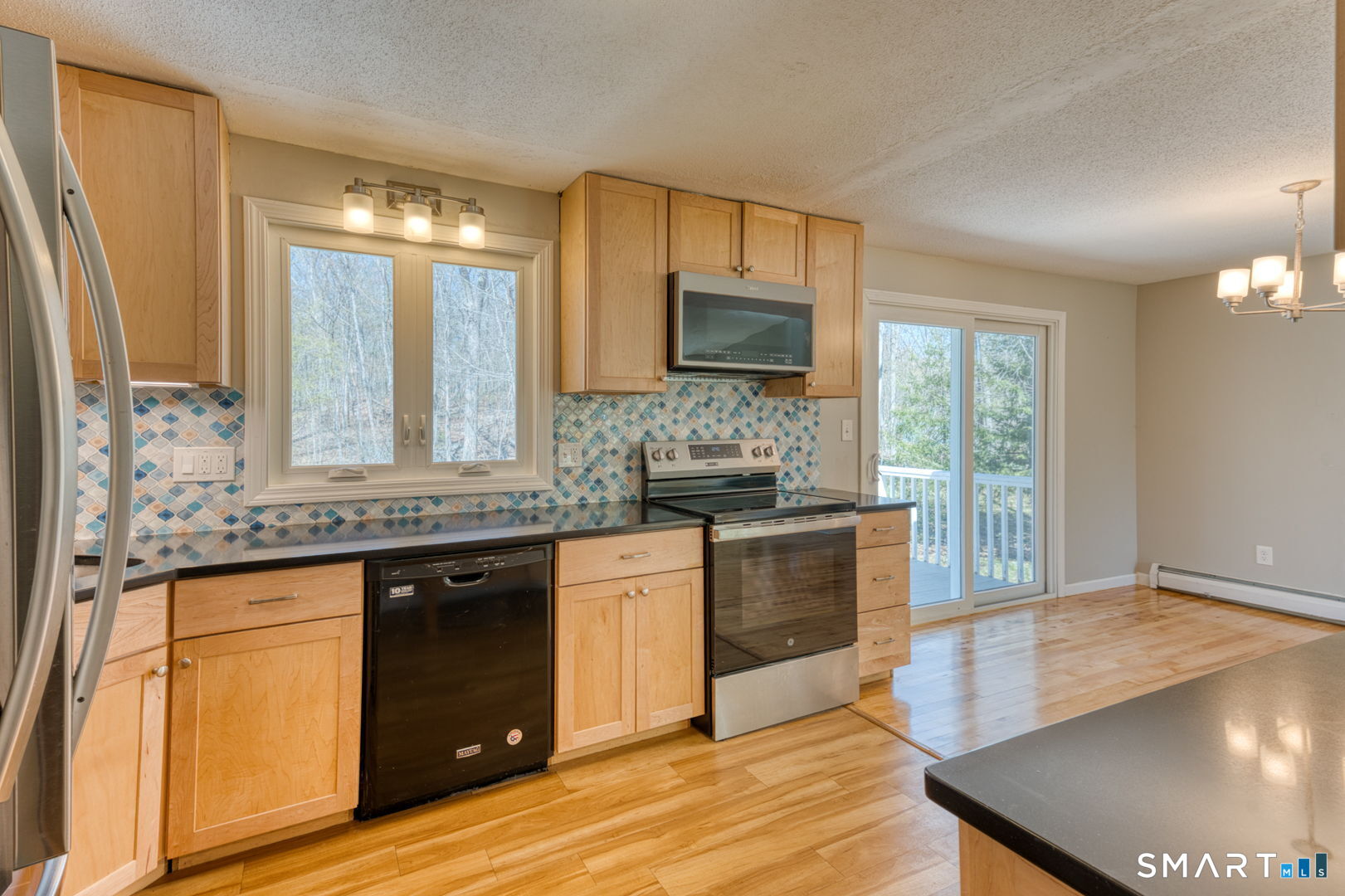 371 Warrenville Road Mansfield, CT 06250 - Photo 19 of 38