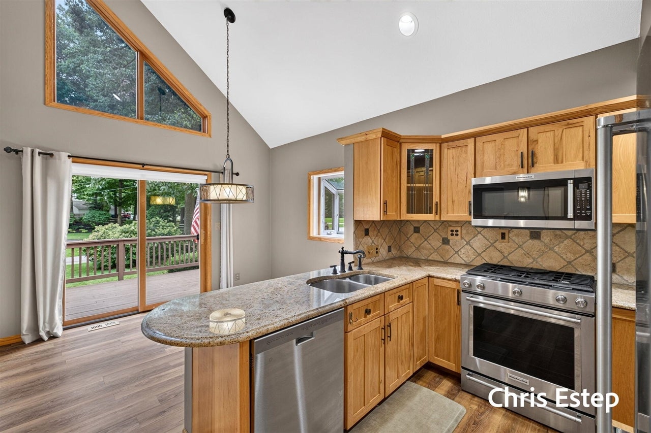 18127 Lovell Road Spring Lake, MI 49456 - Photo 8 of 42 Gallery Image 8