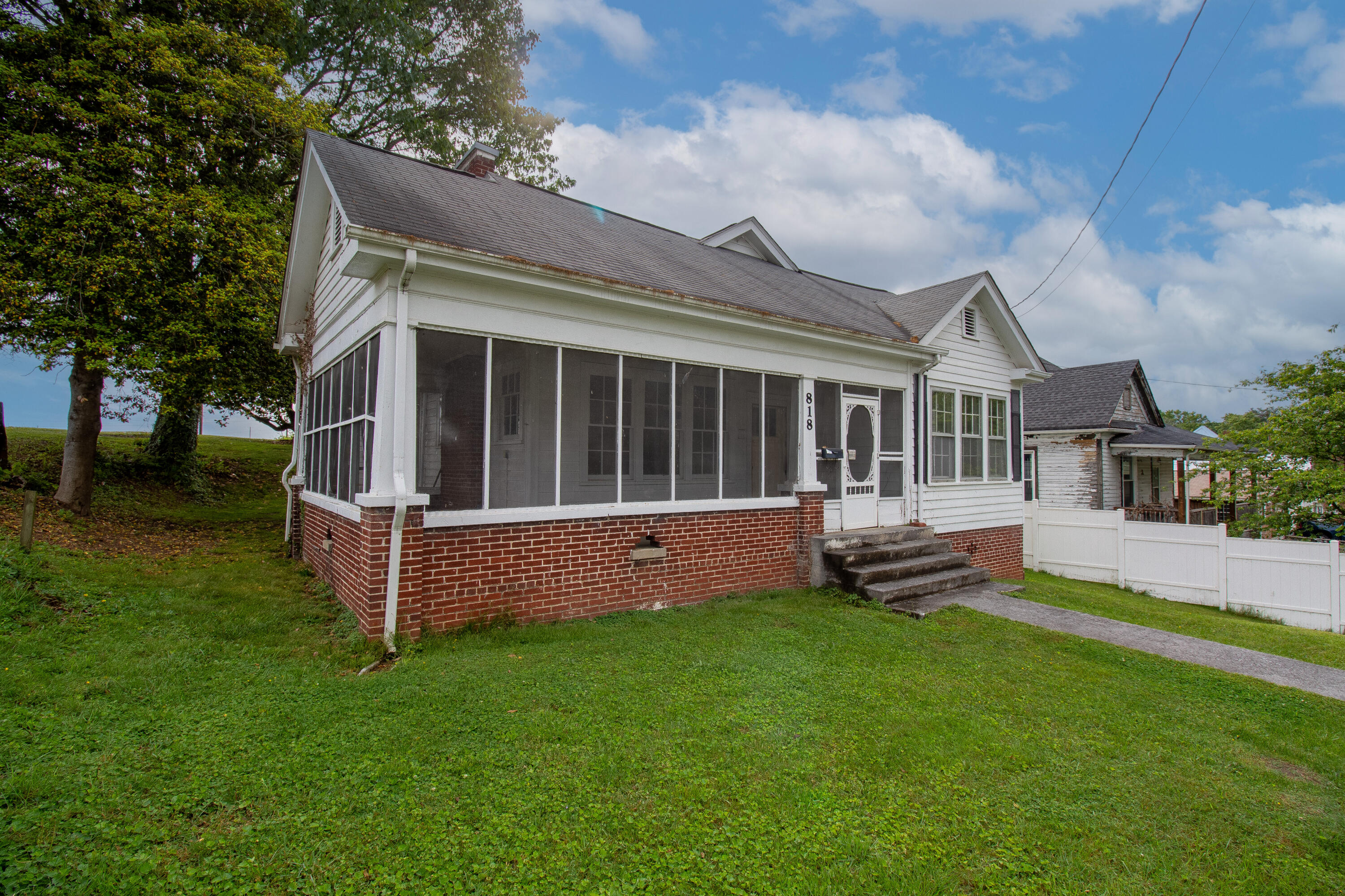 818 5th Street Bristol, TN 37620 - Photo 2 of 16 IMG_9448-HDR