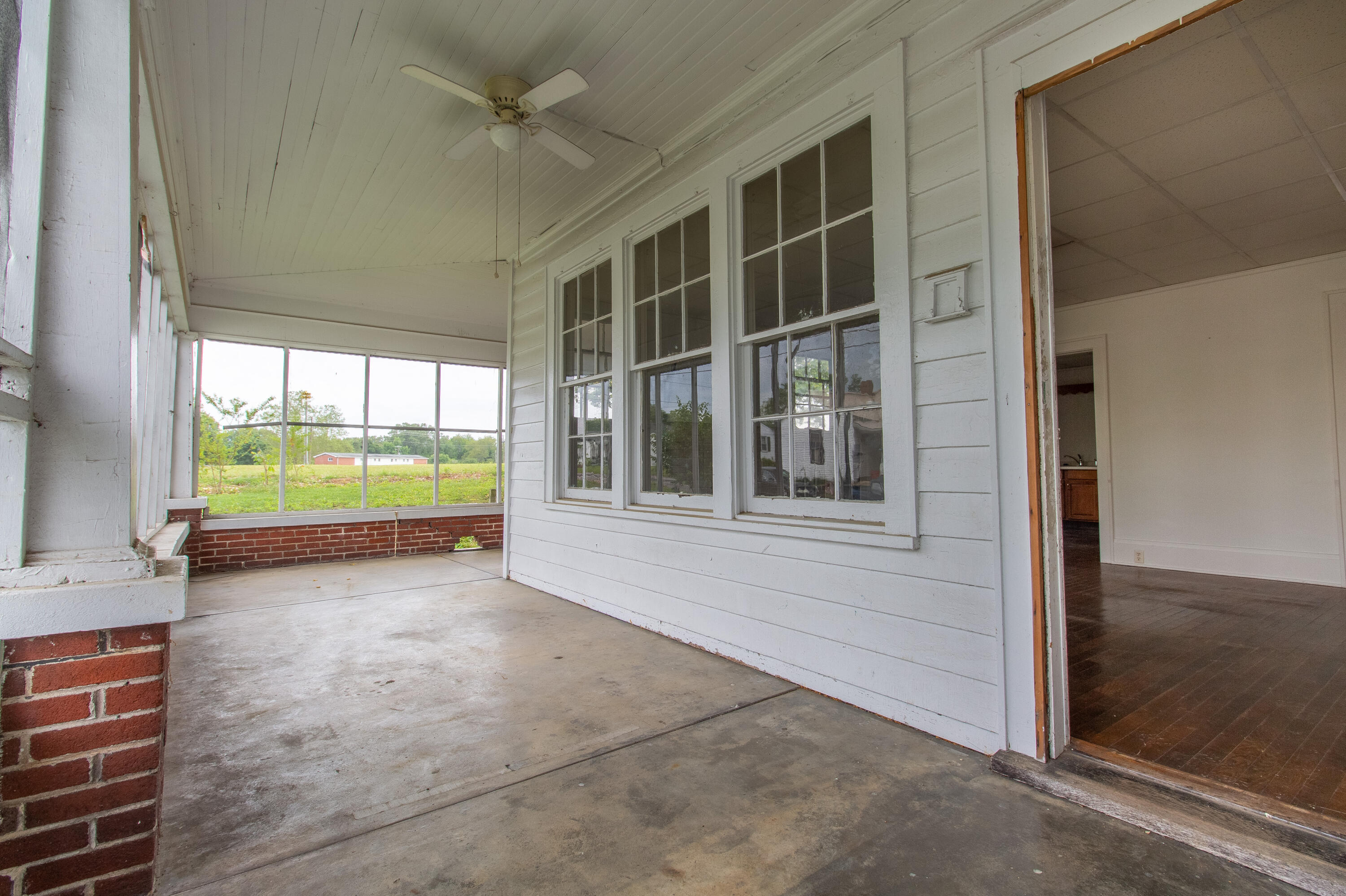 818 5th Street Bristol, TN 37620 - Photo 3 of 16 IMG_9469-HDR