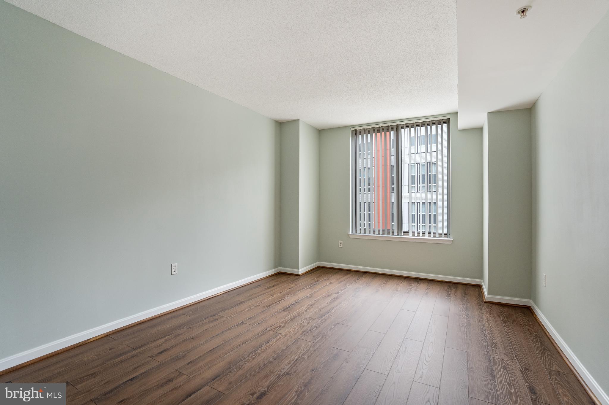2726 Gallows Road, Unit 311 Vienna, VA 22180 - Photo 12 of 28 Master Bedroom
