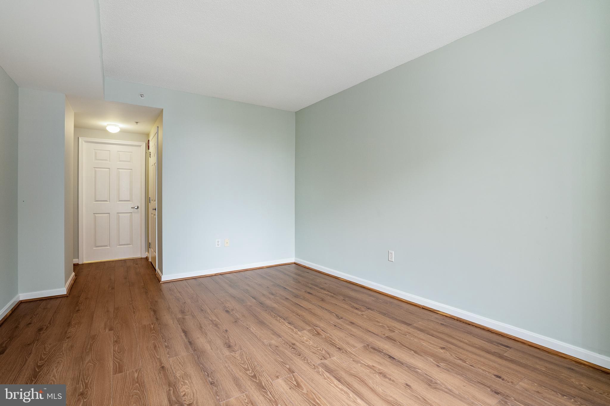 2726 Gallows Road, Unit 311 Vienna, VA 22180 - Photo 14 of 28 Master Bedroom