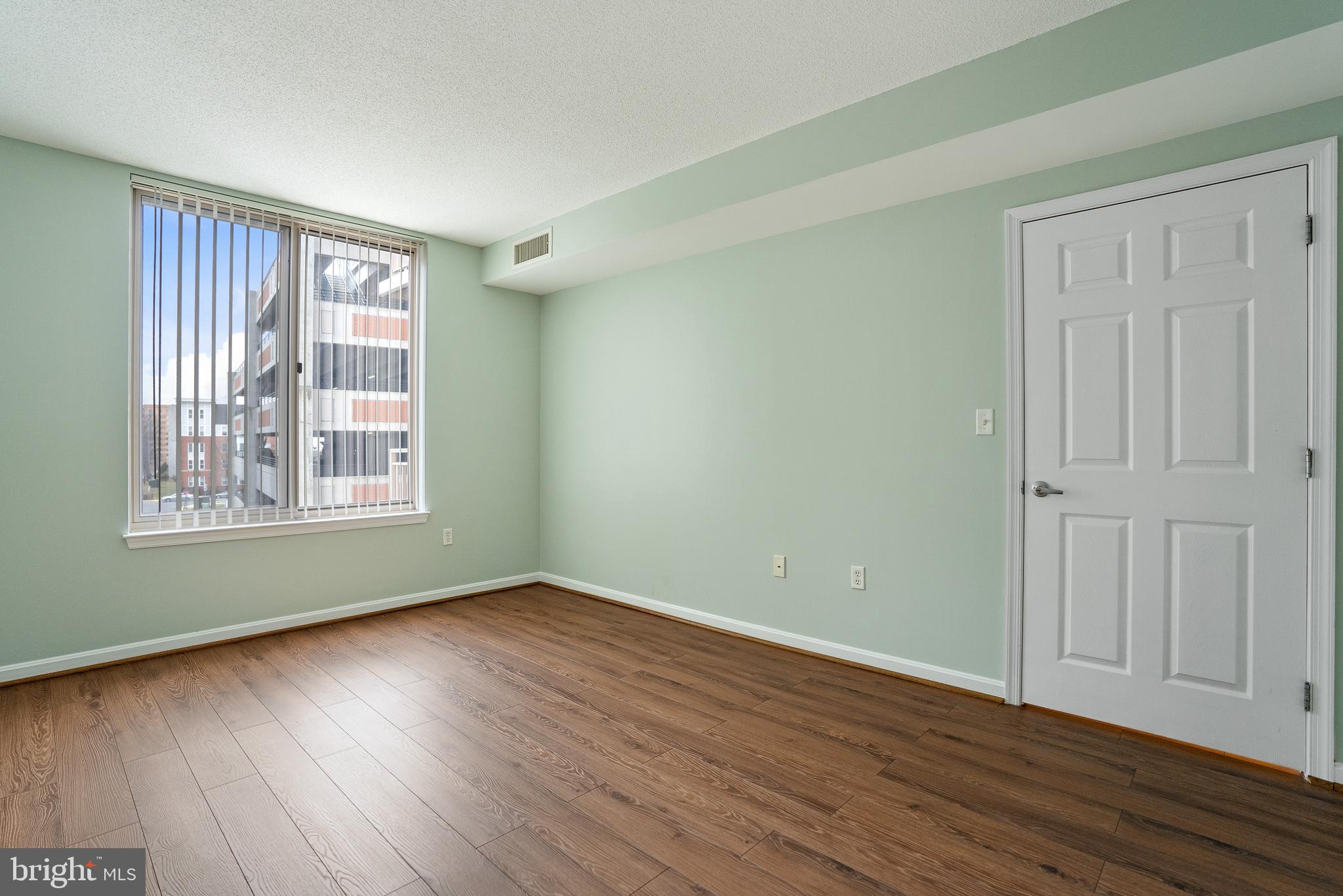 2726 Gallows Road, Unit 311 Vienna, VA 22180 - Photo 16 of 28 Bedroom