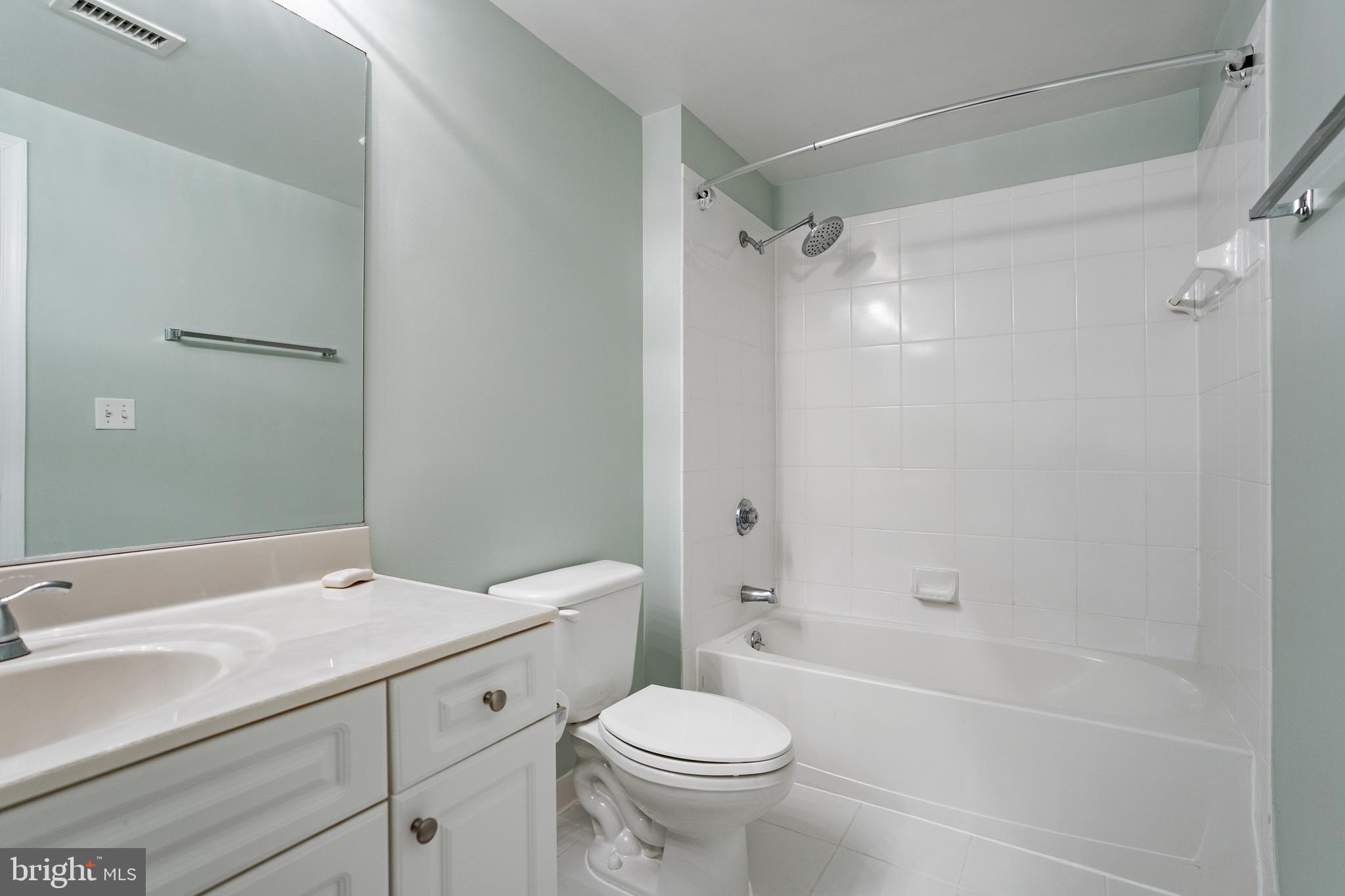 2726 Gallows Road, Unit 311 Vienna, VA 22180 - Photo 18 of 28 Master Bathroom