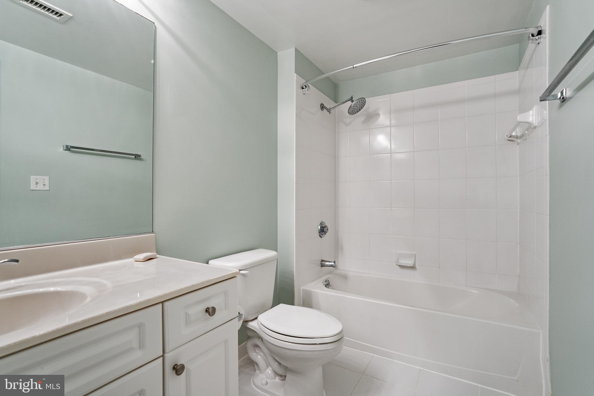 2726 Gallows Road, Unit 311 Vienna, VA 22180 - Photo 19 of 28 Master Bathroom