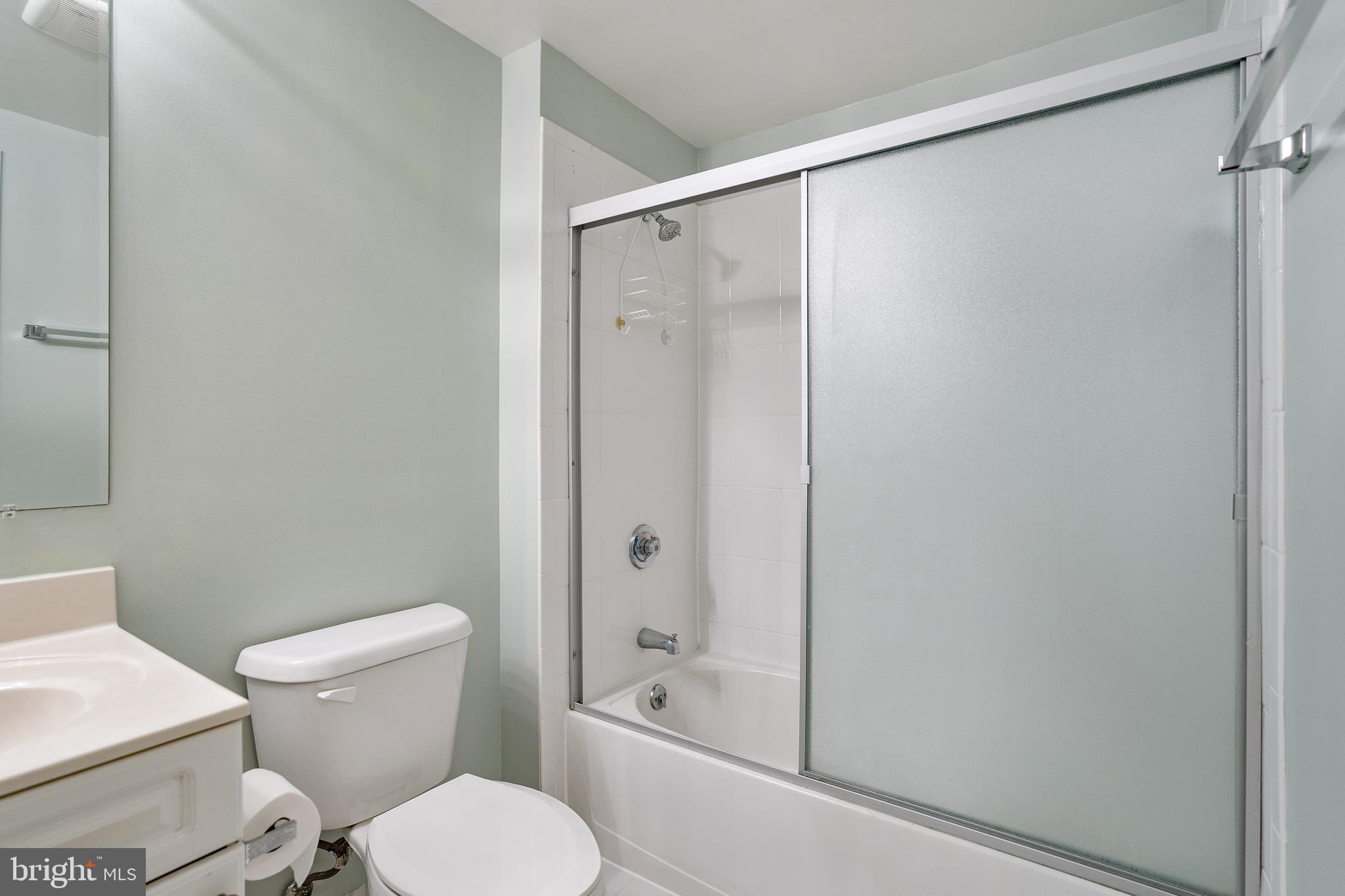 2726 Gallows Road, Unit 311 Vienna, VA 22180 - Photo 21 of 28 Second Bathroom