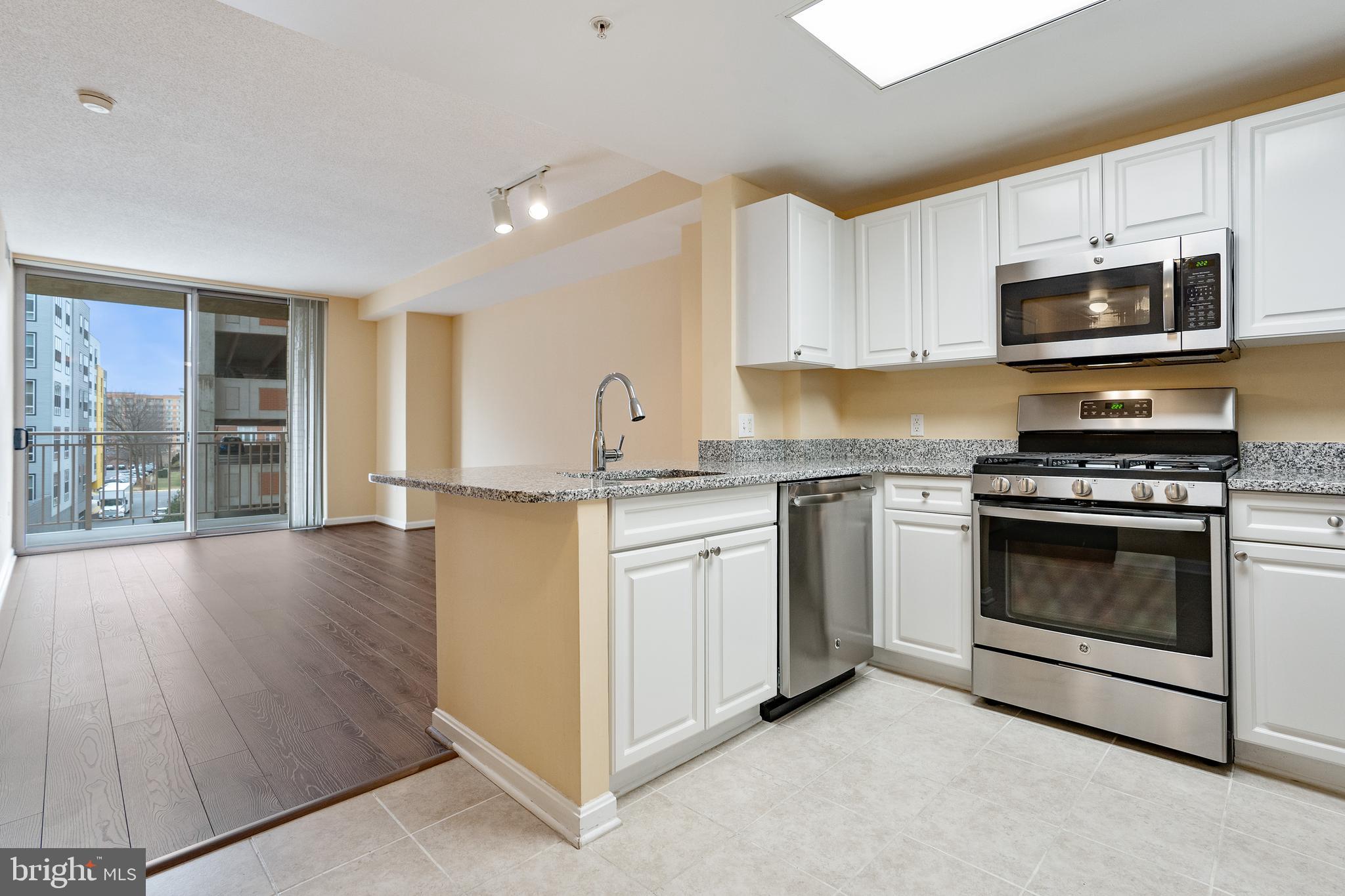 2726 Gallows Road, Unit 311 Vienna, VA 22180 - Photo 9 of 28 Kitchen and Living Room
