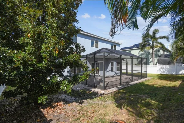 a view of a house with backyard