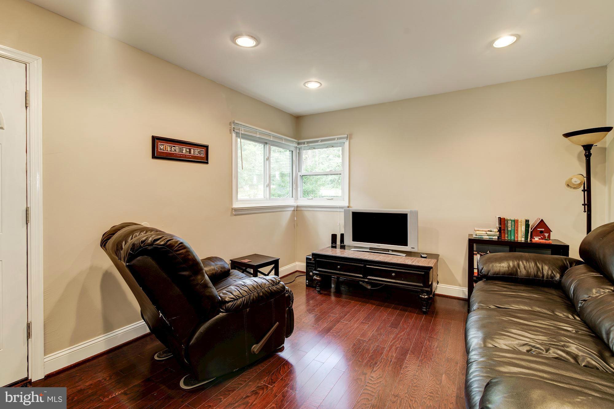 6109 Reed Street Cheverly, MD 20785 - Photo 2 of 16 Living Room