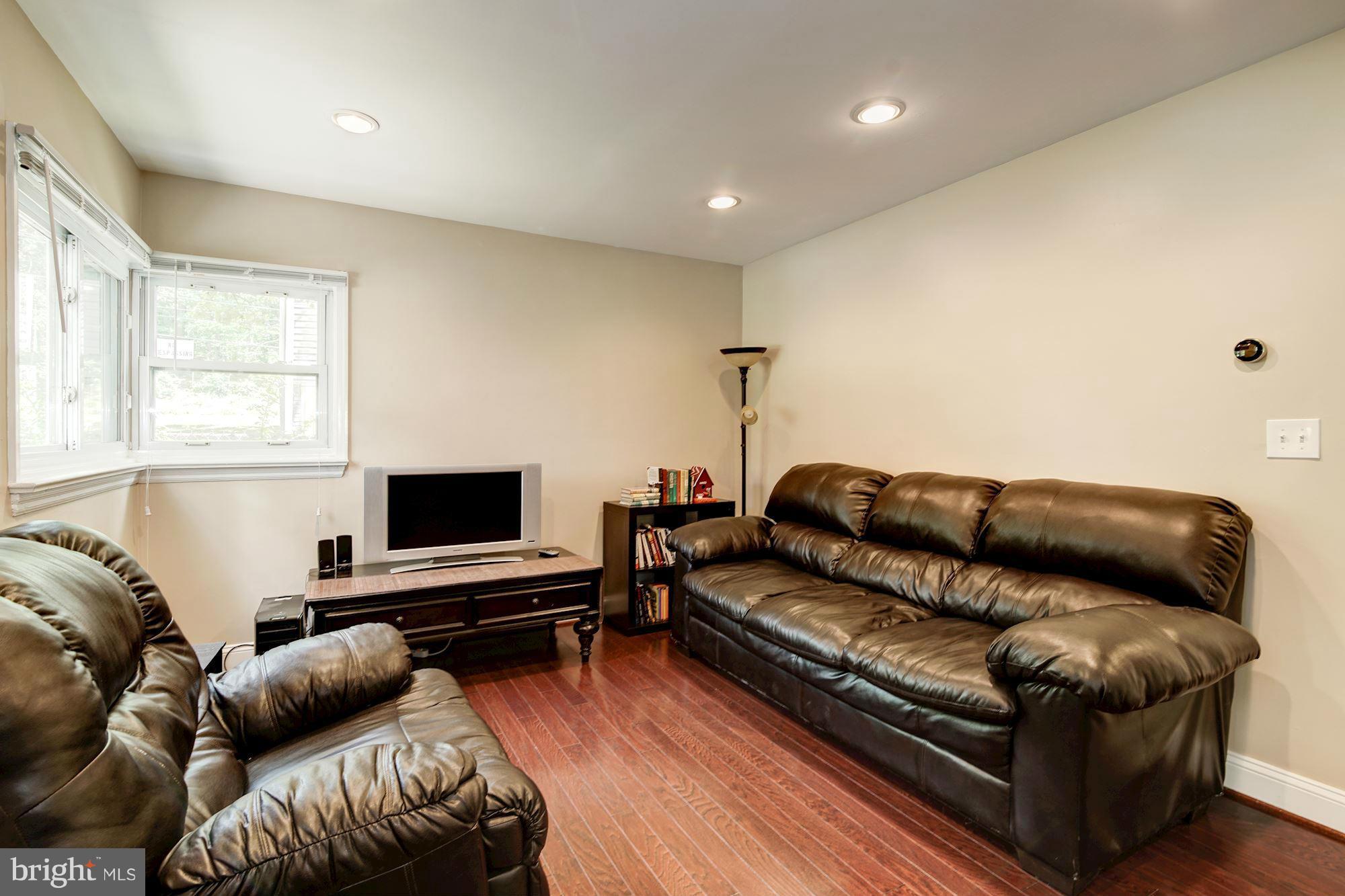 6109 Reed Street Cheverly, MD 20785 - Photo 3 of 16 Living Room