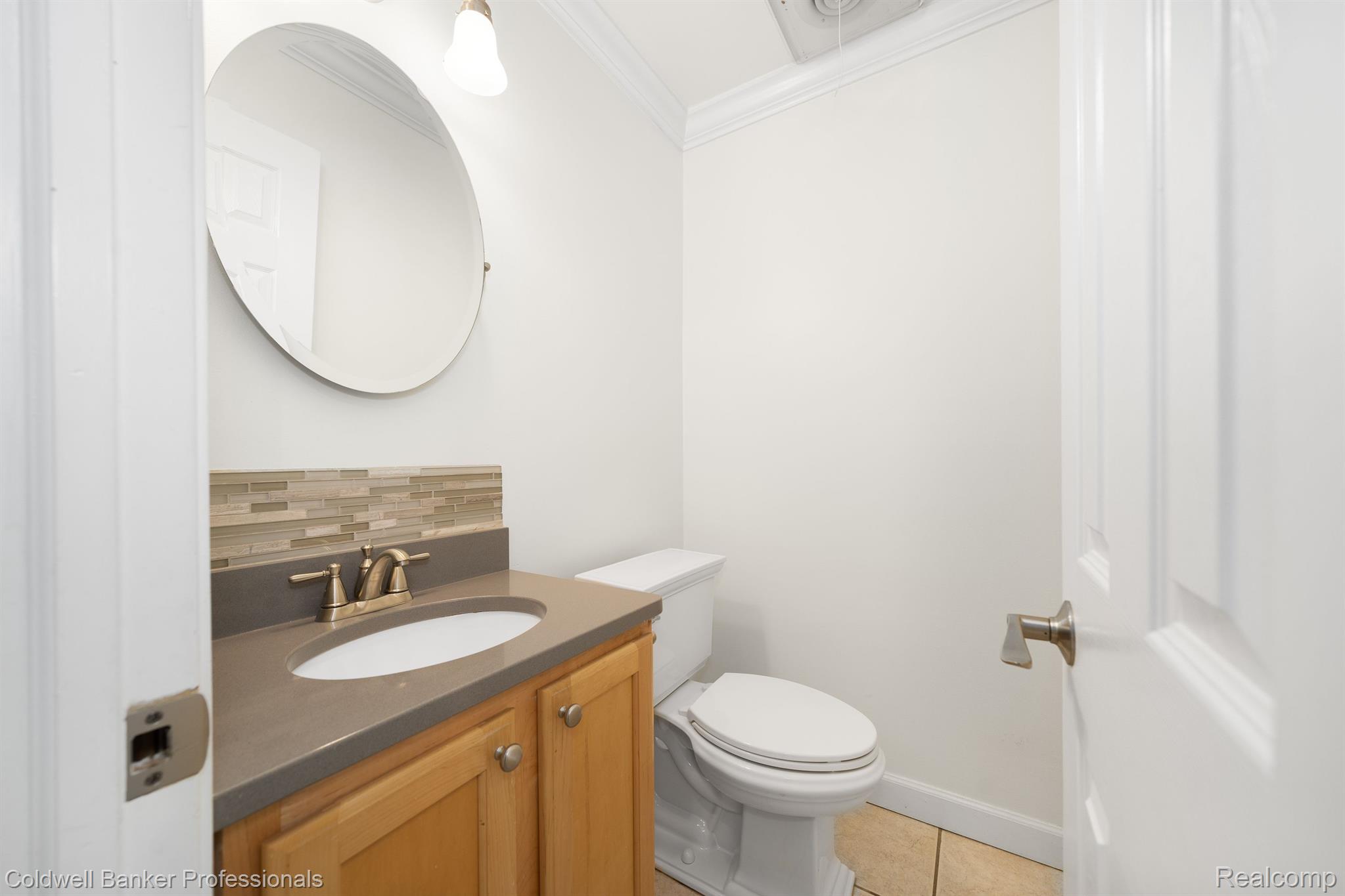 567 South Cranbrook Cross Road Bloomfield Hills, MI 48301 - Photo 19 of 35 Half bath
