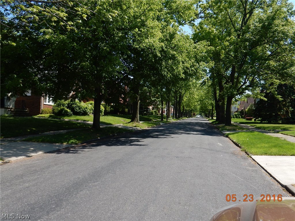 1007 Pennfield Road Cleveland, OH 44121 - Photo 2 of 16