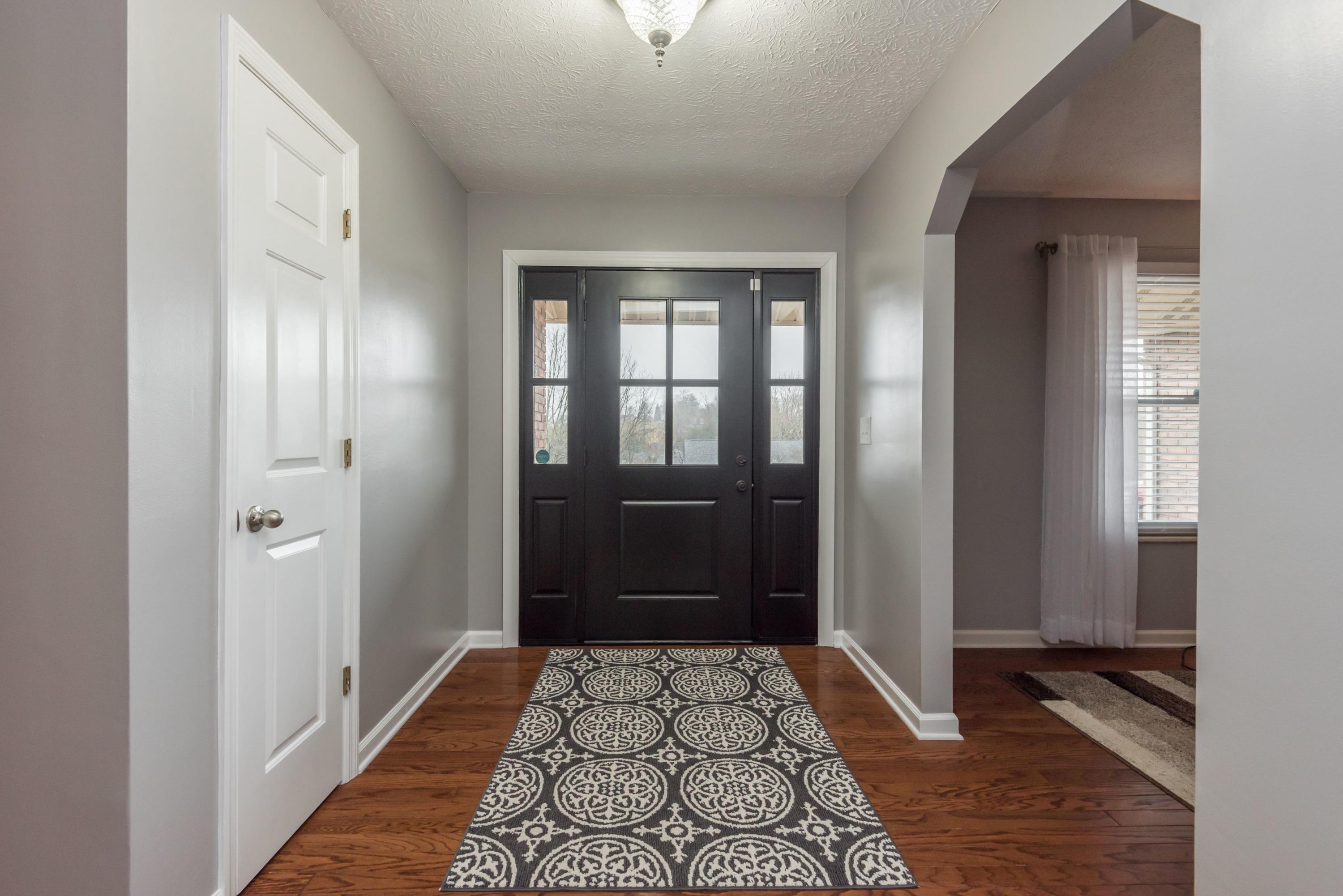 7732 Norwich Road Powell, TN 37849 - Photo 3 of 24 Norwich foyer
