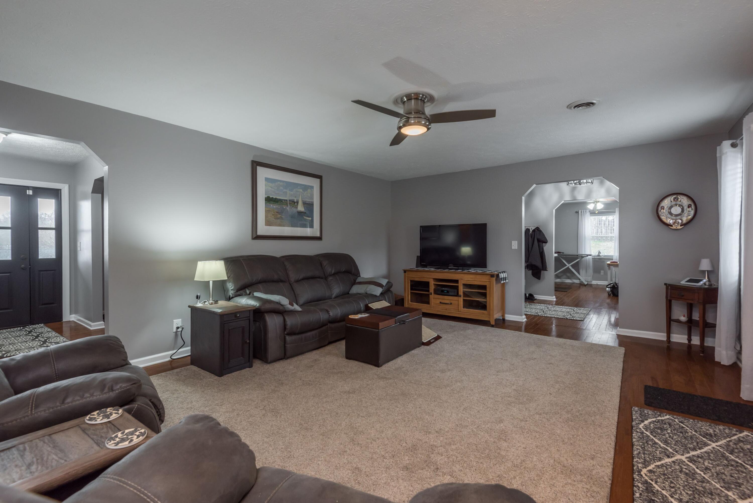 7732 Norwich Road Powell, TN 37849 - Photo 6 of 24 Norwich family room 2
