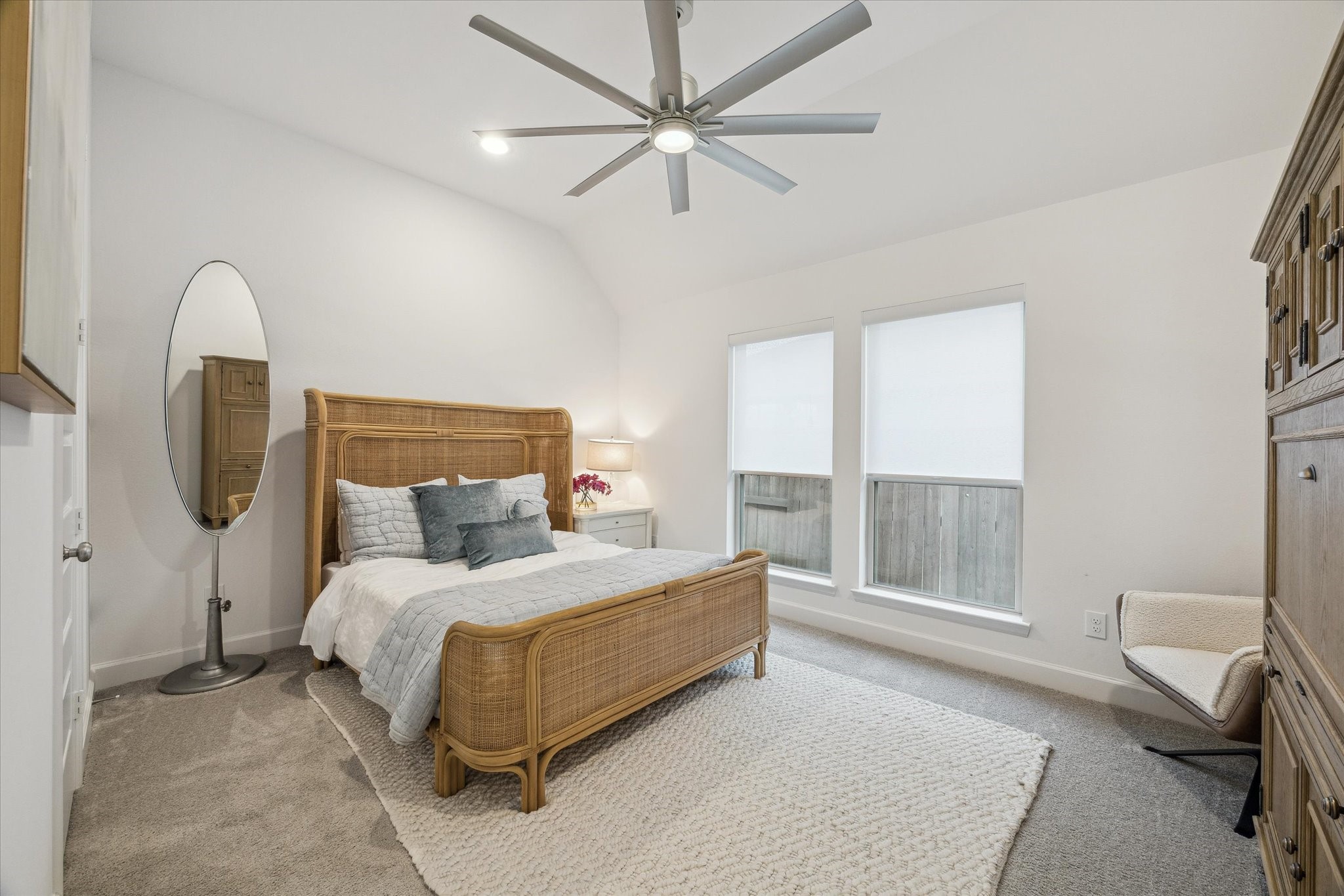 9823 Chapman Trail Manvel, TX 77578 - Photo 28 of 47 Located between the breakfast room and flex room, bedroom four offers nice privacy and features an en suite bathroom.