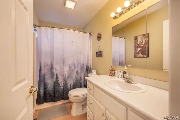 $3,200 | 189 Oriole Drive, Big Bear Lake, CA 92315