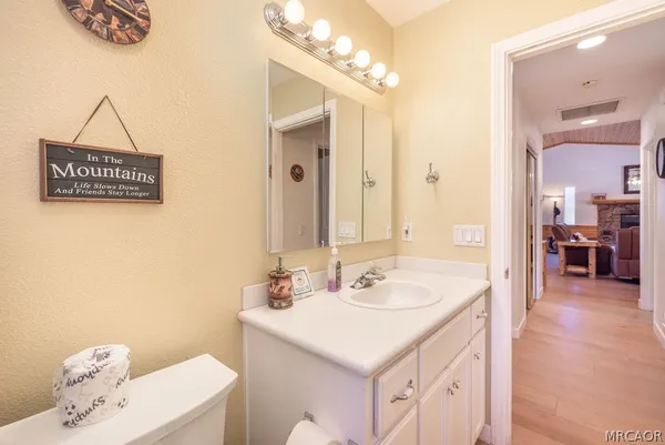 $3,200 | 189 Oriole Drive, Big Bear Lake, CA 92315