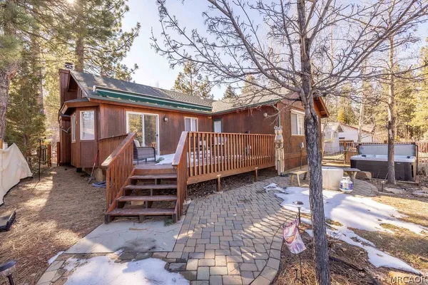 $3,200 | 189 Oriole Drive, Big Bear Lake, CA 92315