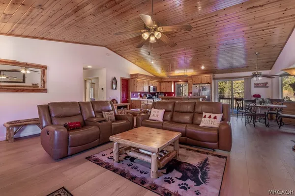 $3,200 | 189 Oriole Drive, Big Bear Lake, CA 92315