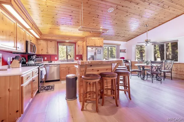 $3,200 | 189 Oriole Drive, Big Bear Lake, CA 92315