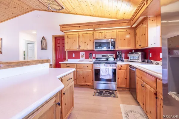 $3,200 | 189 Oriole Drive, Big Bear Lake, CA 92315