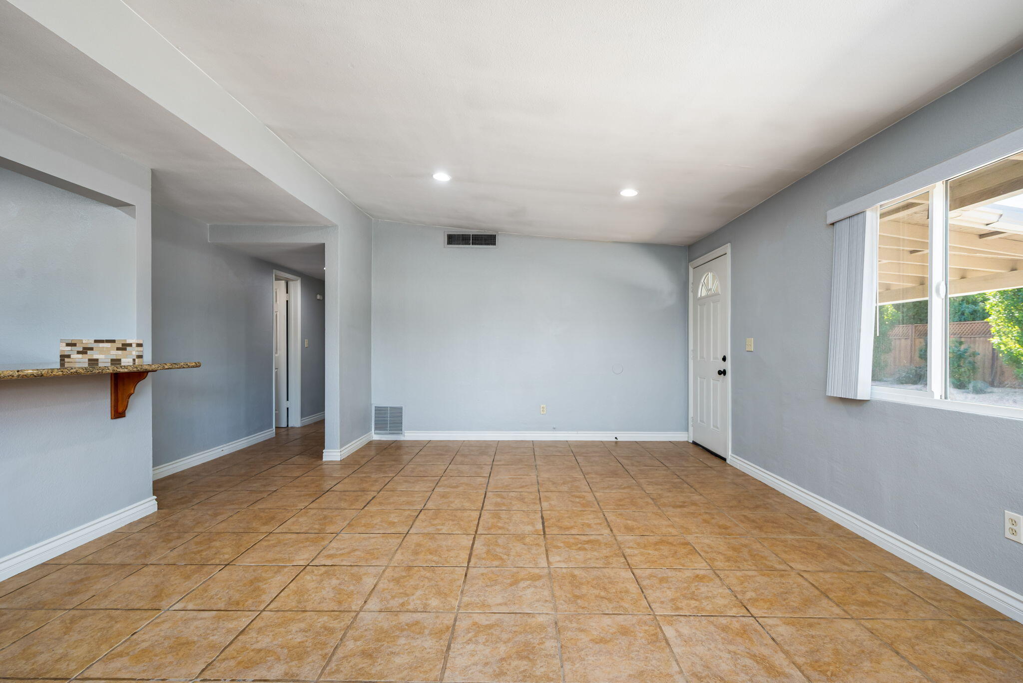 73333 Santa Rosa Way Palm Desert, CA 92260 - Photo 21 of 37 a view of an empty room and window