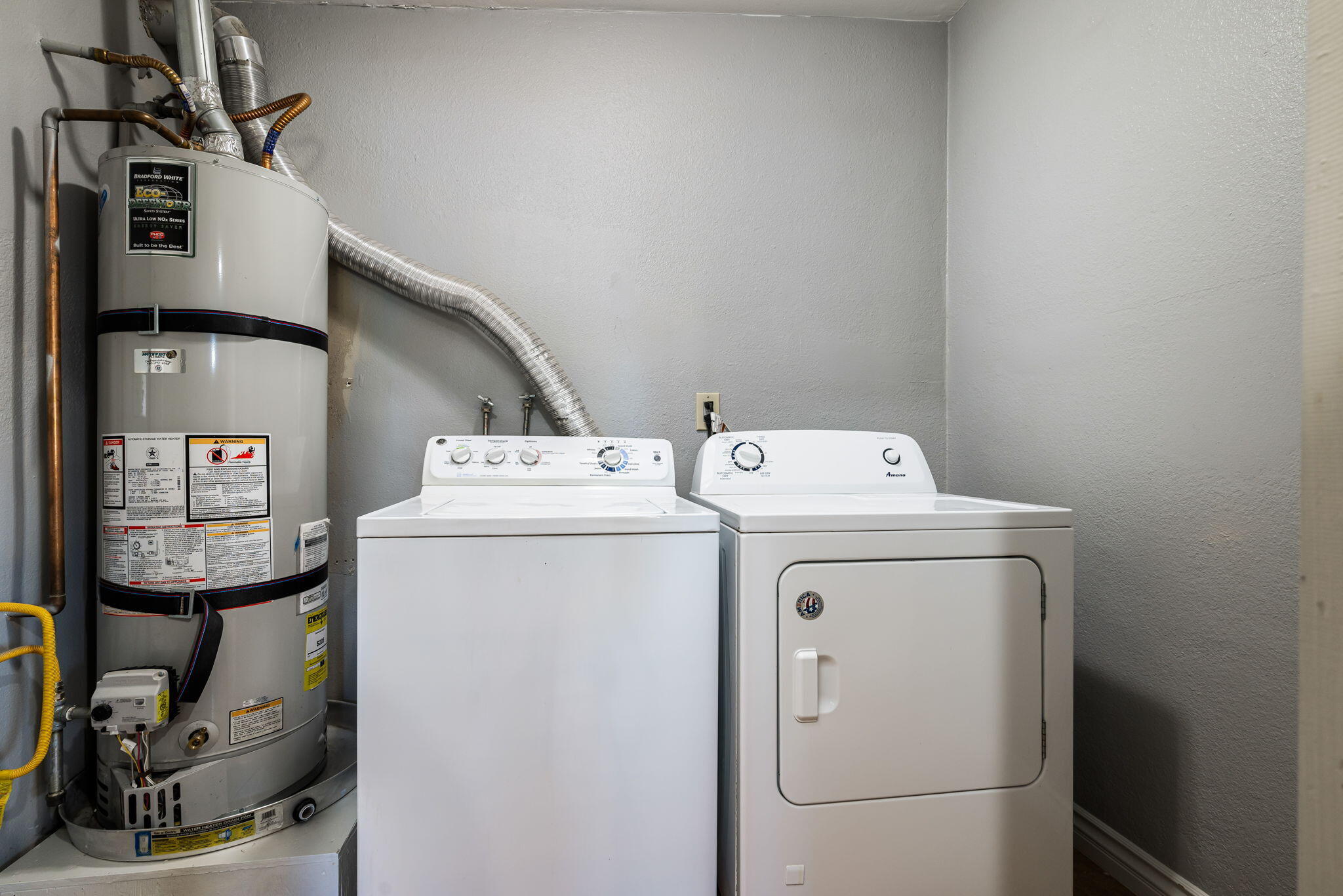 73333 Santa Rosa Way Palm Desert, CA 92260 - Photo 25 of 37 a utility room with dryer and washer
