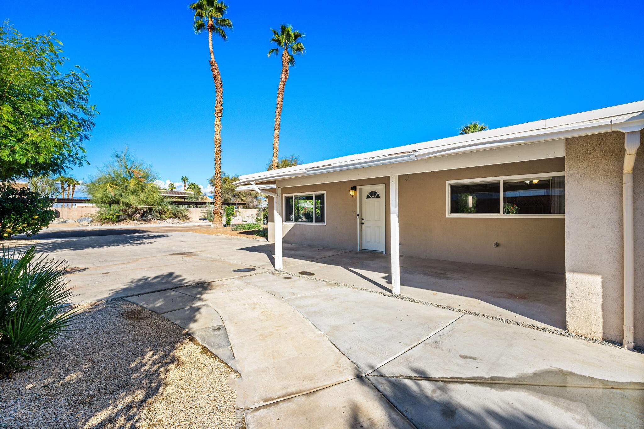73333 Santa Rosa Way Palm Desert, CA 92260 - Photo 4 of 37 a view of a house with a patio