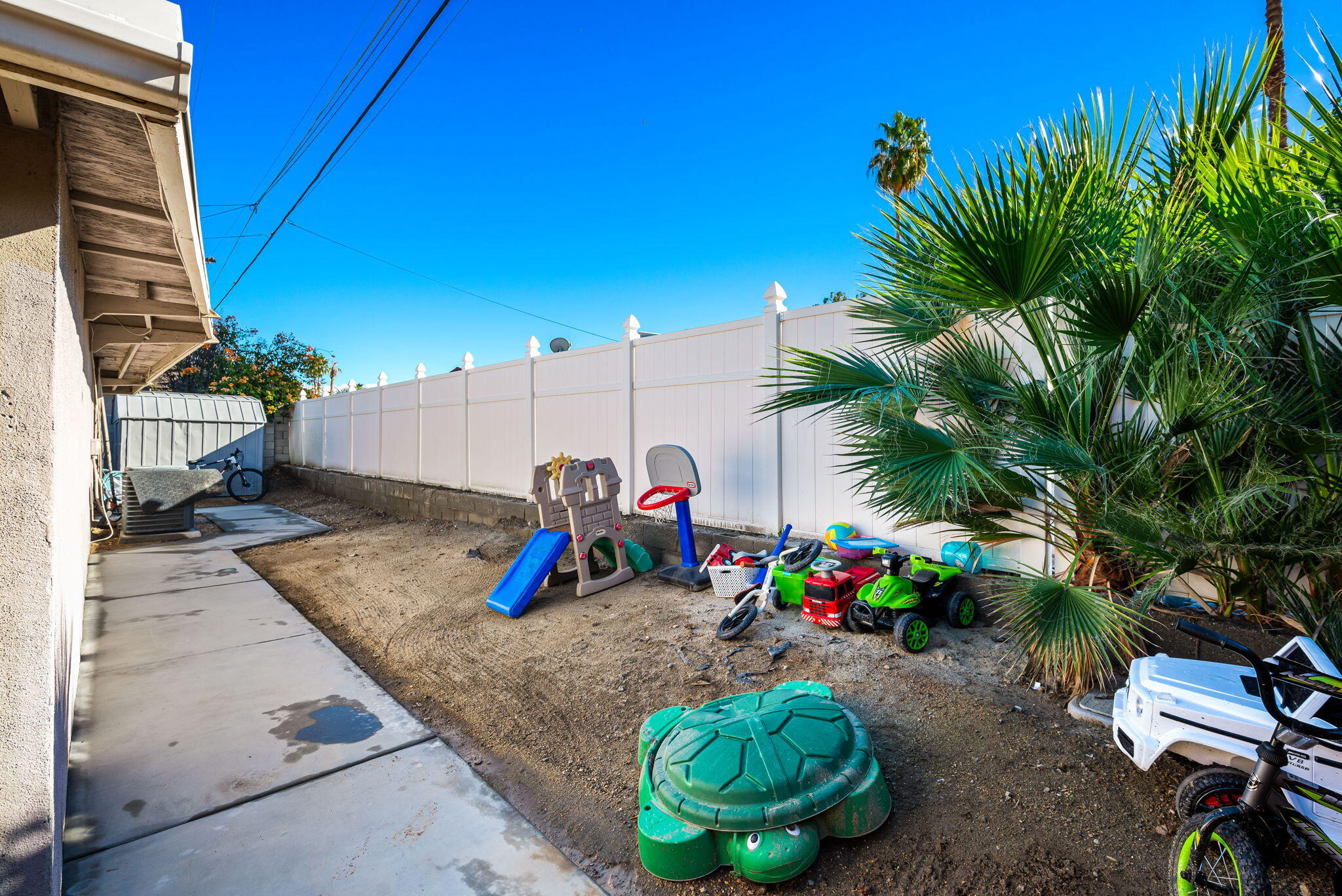 73333 Santa Rosa Way Palm Desert, CA 92260 - Photo 8 of 37 a view of outdoor space and porch