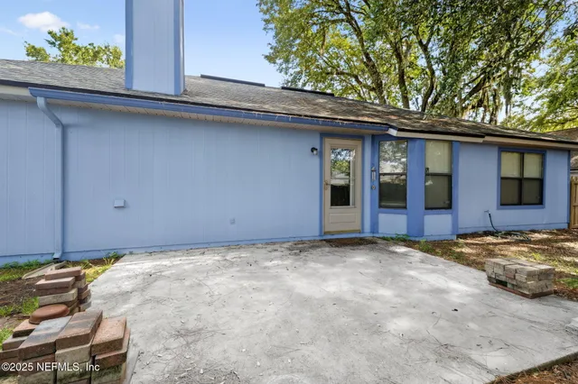 a front view of house with yard