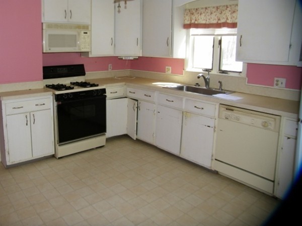 218 Shaker Road East Longmeadow, MA 01028 - Photo 3 of 6 Gallery Image 3