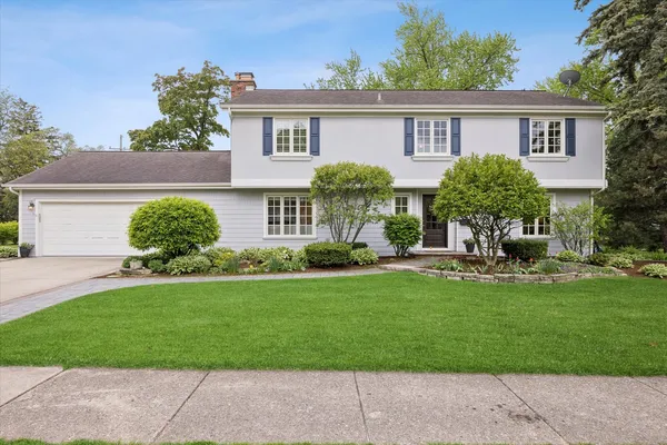 $1,049,000 | 698 Kenilworth Avenue, Glen Ellyn, IL 60137