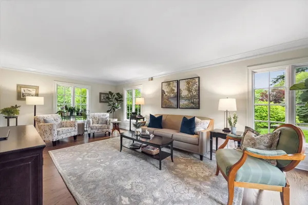 $1,049,000 | 698 Kenilworth Avenue, Glen Ellyn, IL 60137
