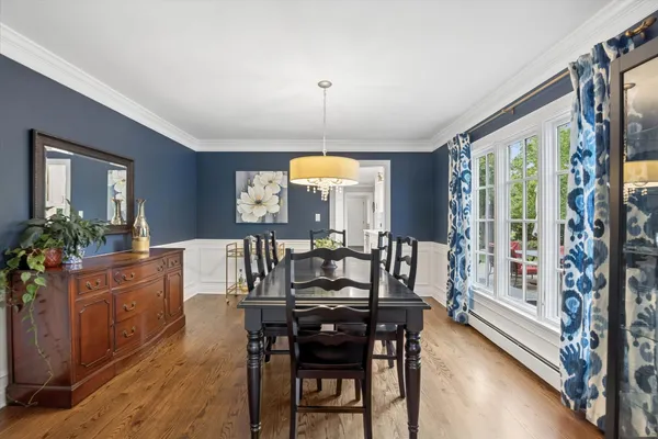 $1,049,000 | 698 Kenilworth Avenue, Glen Ellyn, IL 60137