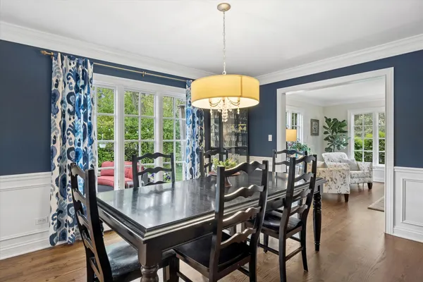 $1,049,000 | 698 Kenilworth Avenue, Glen Ellyn, IL 60137