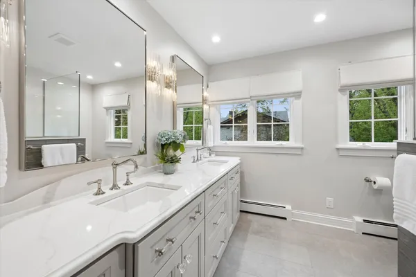 $1,049,000 | 698 Kenilworth Avenue, Glen Ellyn, IL 60137