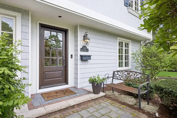 $1,049,000 | 698 Kenilworth Avenue, Glen Ellyn, IL 60137