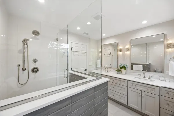 $1,049,000 | 698 Kenilworth Avenue, Glen Ellyn, IL 60137