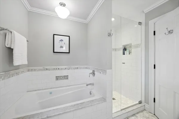 $1,049,000 | 698 Kenilworth Avenue, Glen Ellyn, IL 60137
