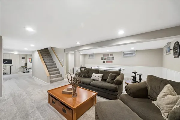 $1,049,000 | 698 Kenilworth Avenue, Glen Ellyn, IL 60137