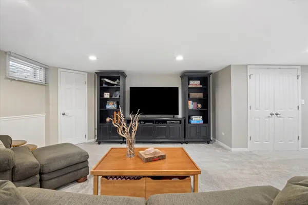 $1,049,000 | 698 Kenilworth Avenue, Glen Ellyn, IL 60137