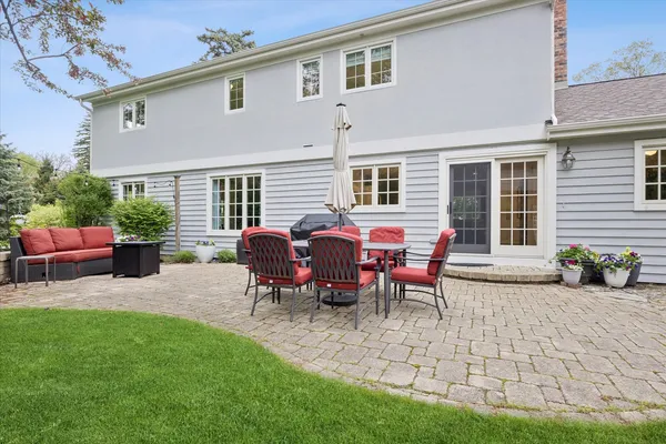 $1,049,000 | 698 Kenilworth Avenue, Glen Ellyn, IL 60137