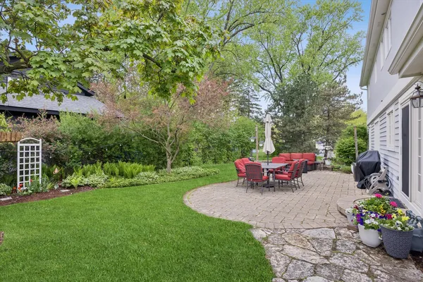 $1,049,000 | 698 Kenilworth Avenue, Glen Ellyn, IL 60137
