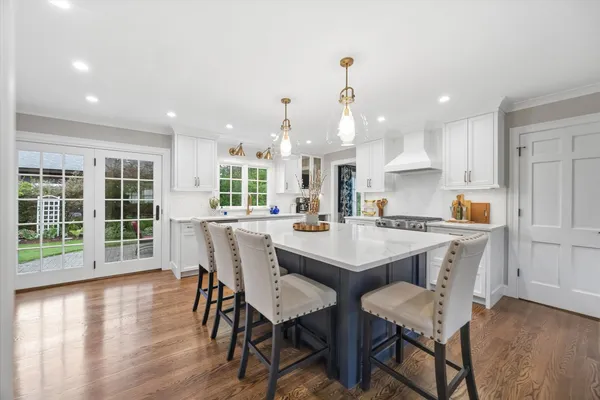 $1,049,000 | 698 Kenilworth Avenue, Glen Ellyn, IL 60137