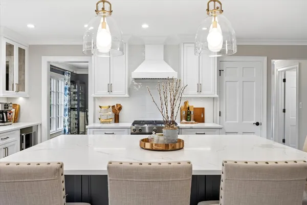 $1,049,000 | 698 Kenilworth Avenue, Glen Ellyn, IL 60137