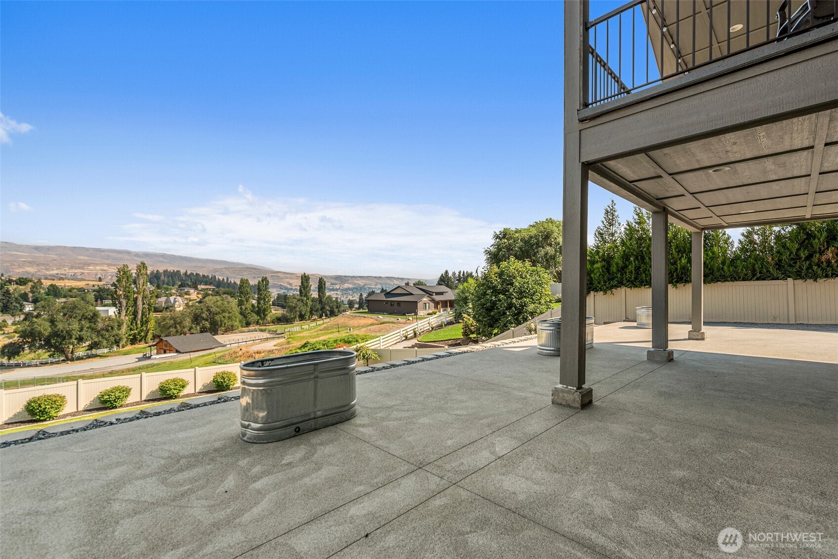 3525 Dianna Way Wenatchee, WA 98801 - Photo 22 of 28 a view of a terrace with a city view
