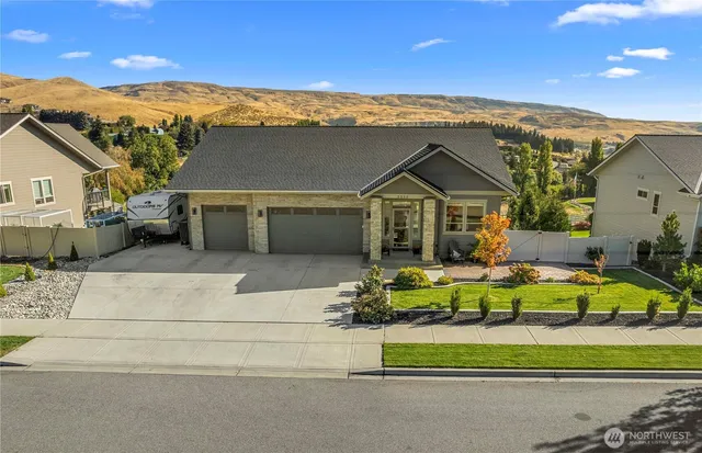 a view of yard with outdoor seating and mountain view