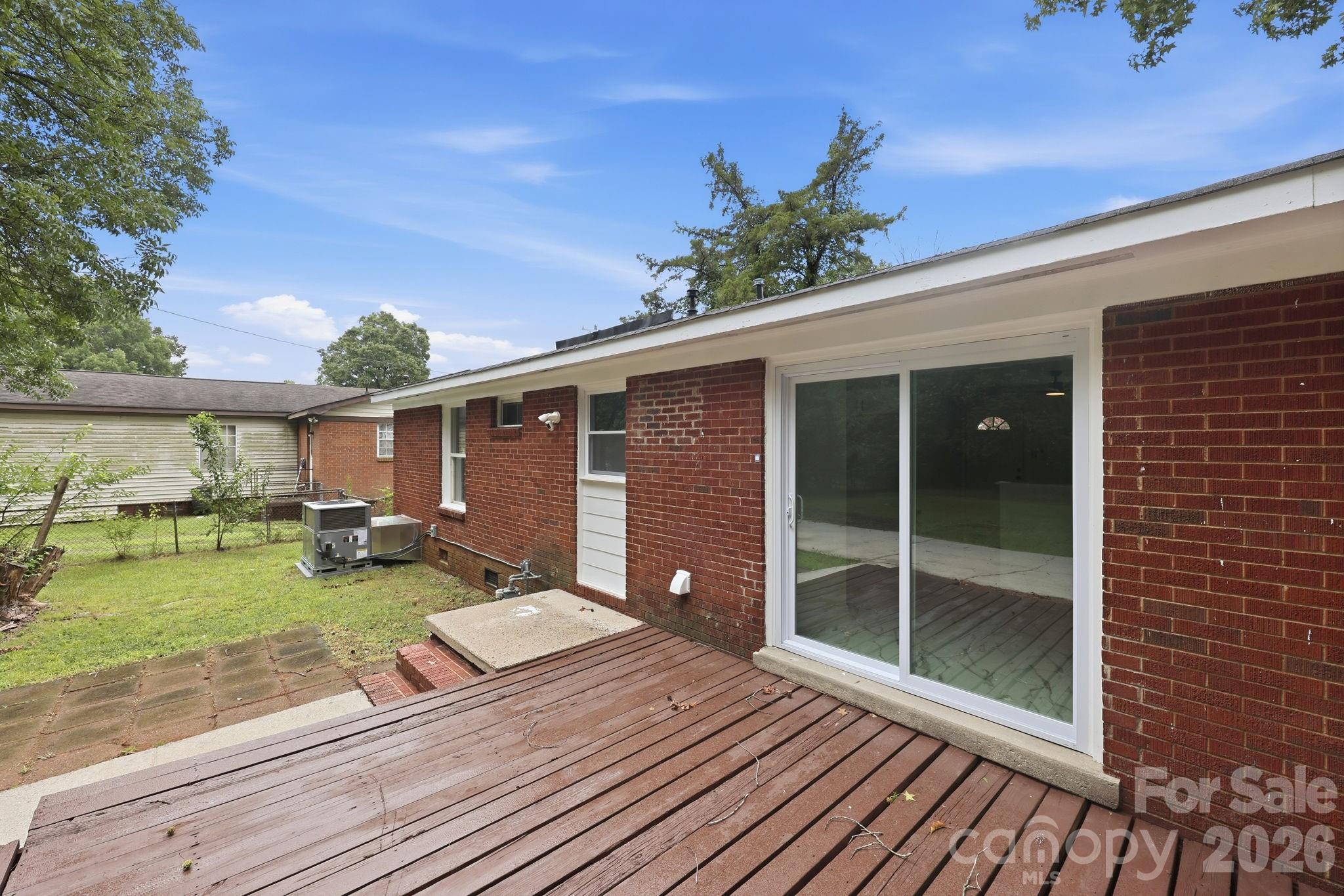 9430 Trinity Road Charlotte, NC 28216 - Photo 27 of 39 Gallery Image 27
