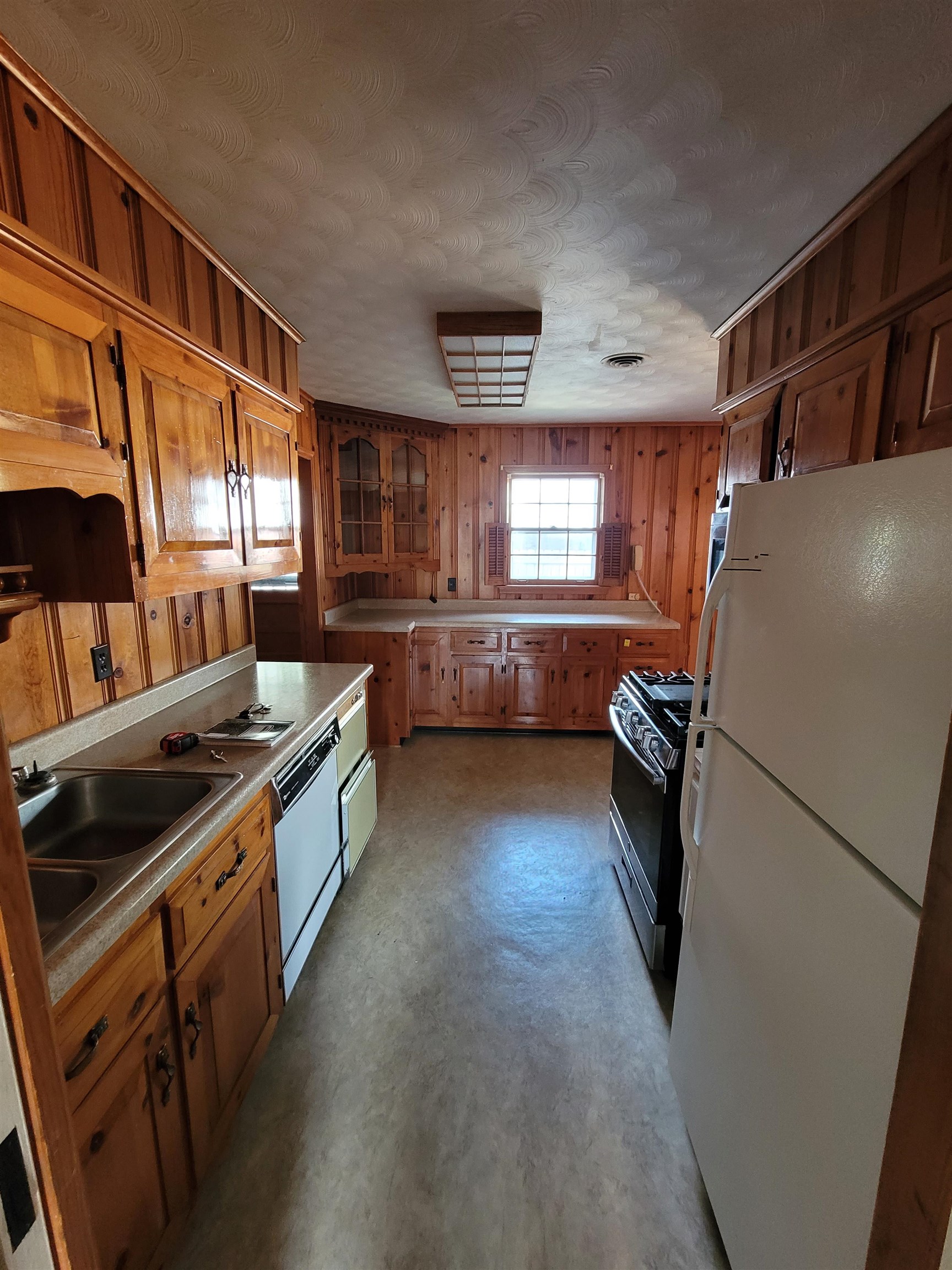 1522 Hayne Road Memphis, TN 38119 - Photo 6 of 25 a kitchen with a refrigerator and a sink